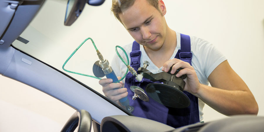 Auto Glass Installation and Repair Quick Service, Installations and Safe Repairs